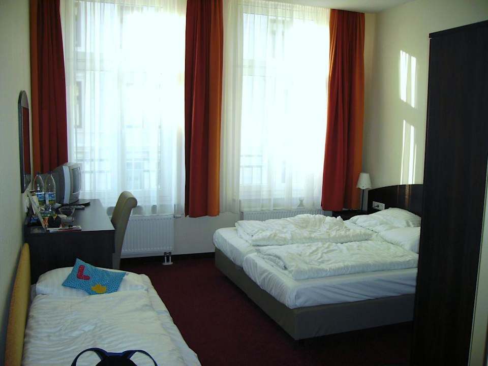 Doppelzimmer mit Zustellbett Hotel Eleazar