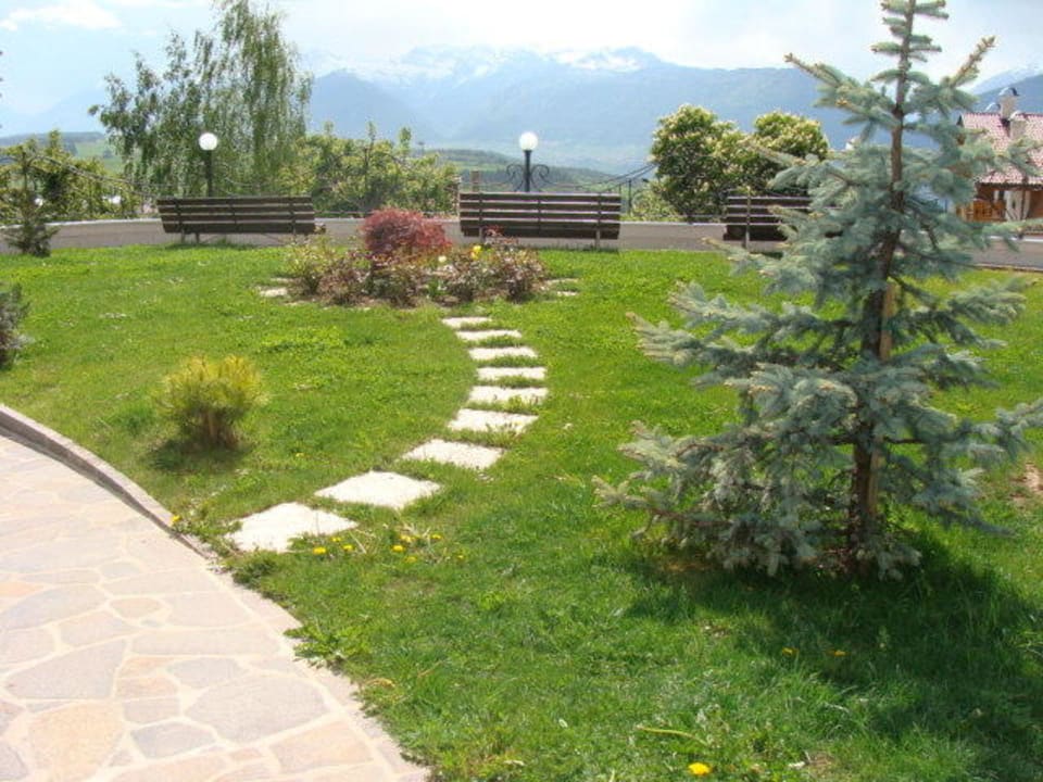 Parte del giardino Hotel Belsoggiorno