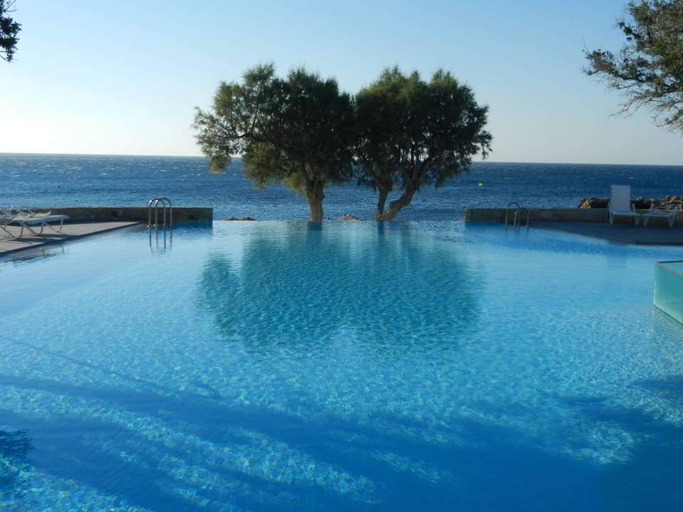 Das Meer und der Pool Hotel Kakkos Bay