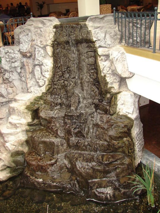 Wasserfall in der Hotelhalle Wyndham Garden Donaueschingen