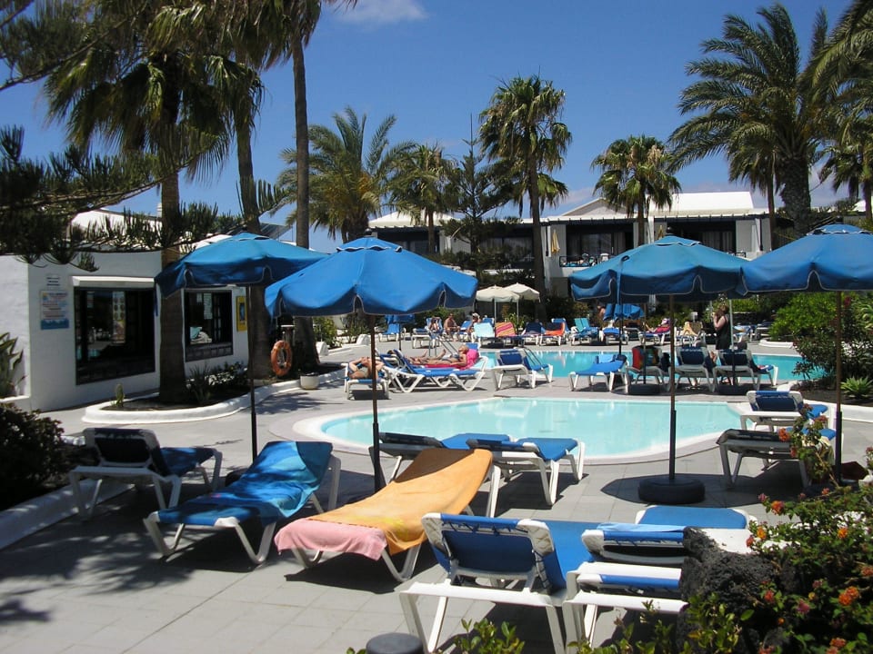 Poolanlage mit Poolbar Bungalows & Appartements Playamar