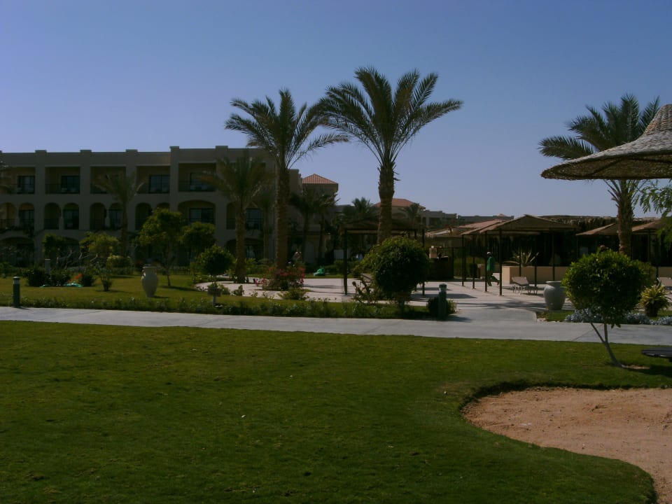 Kleiner Ausschnitt des sehr gepflegten Gartens JAZ Aquamarine Resort