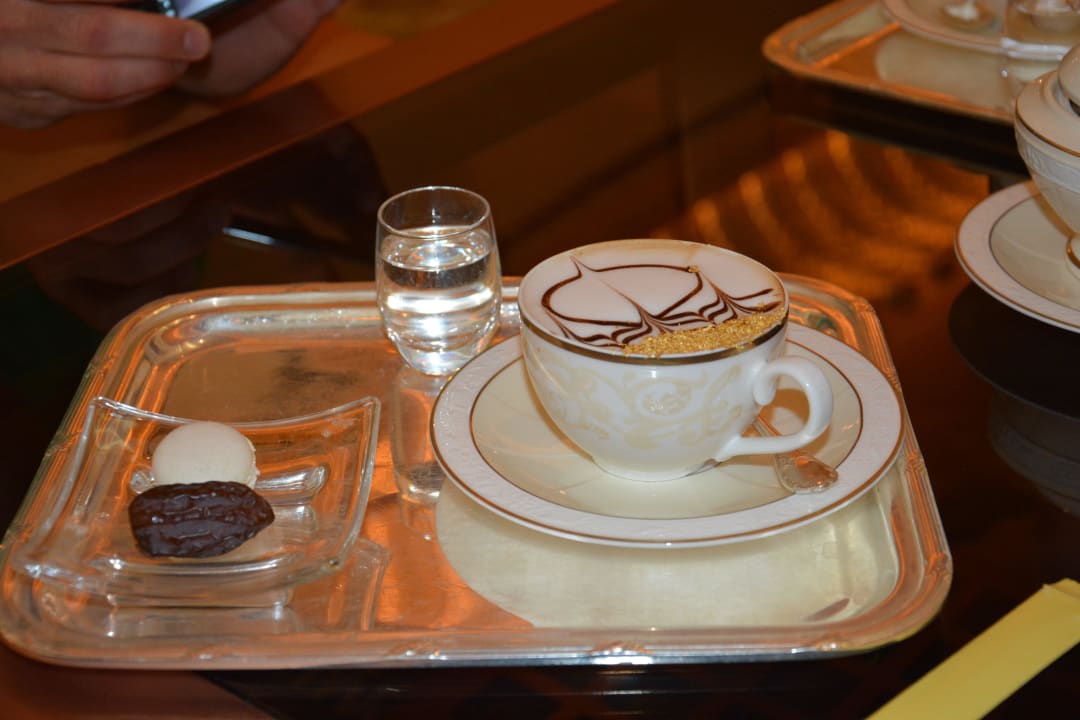 Das berühmte Cappuccino Emirates Palace Mandarin Oriental