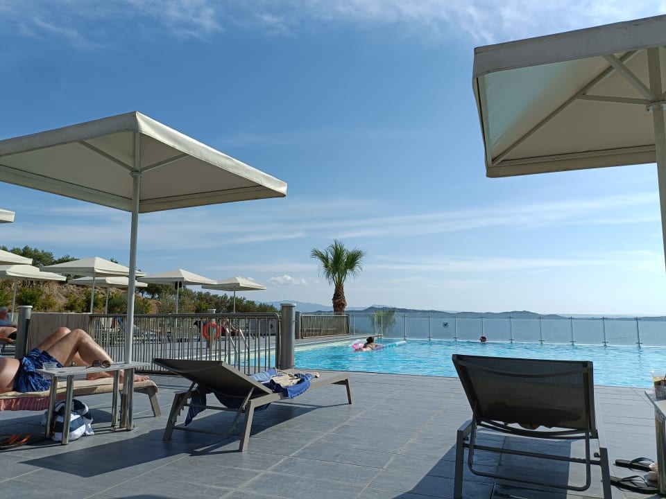 Pool Akrathos Beach Hotel