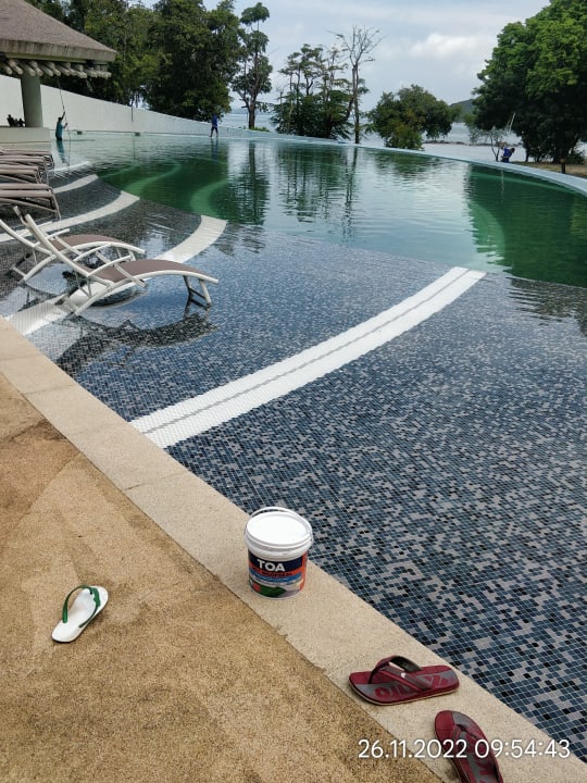 Pool Island Escape Burasari