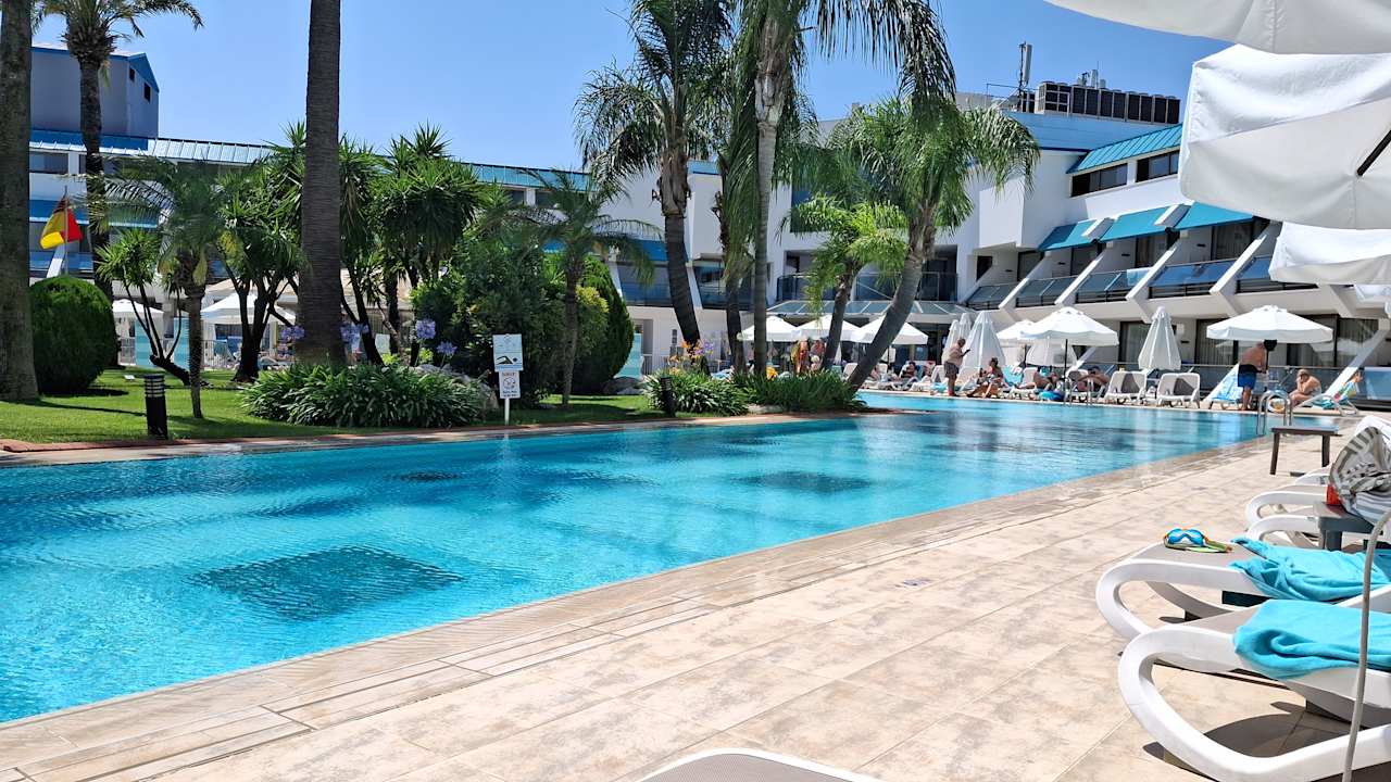 Pool Side Star Elegance