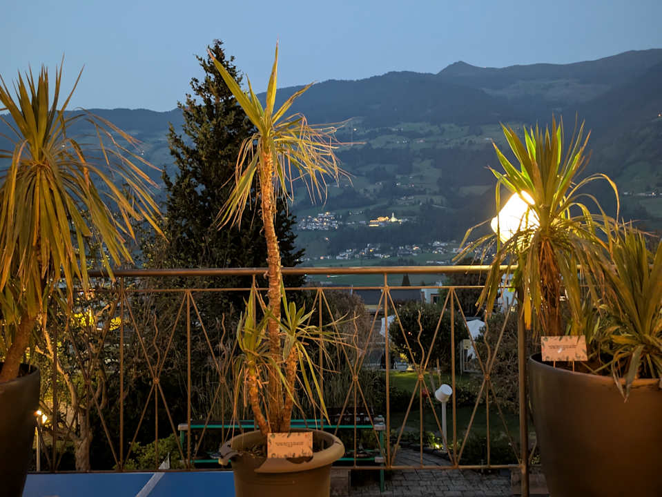 Außenansicht Gartenhotel Crystal