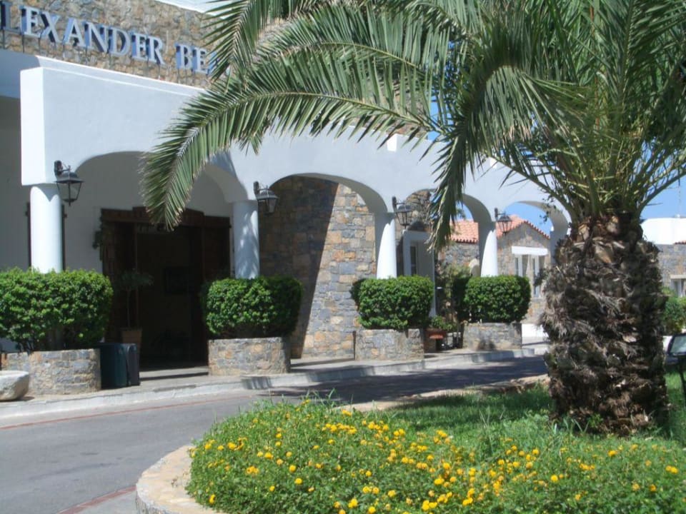 Hotel Eingang Alexander Beach Hotel & Village Resort