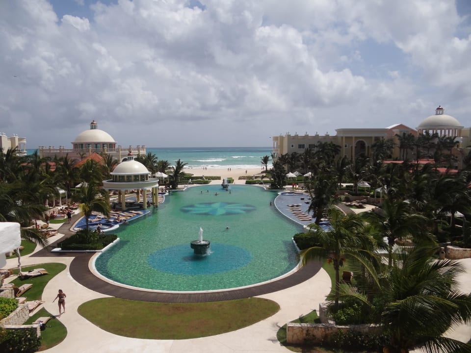 Blick über den Hauptpool JOIA Paraiso by Iberostar