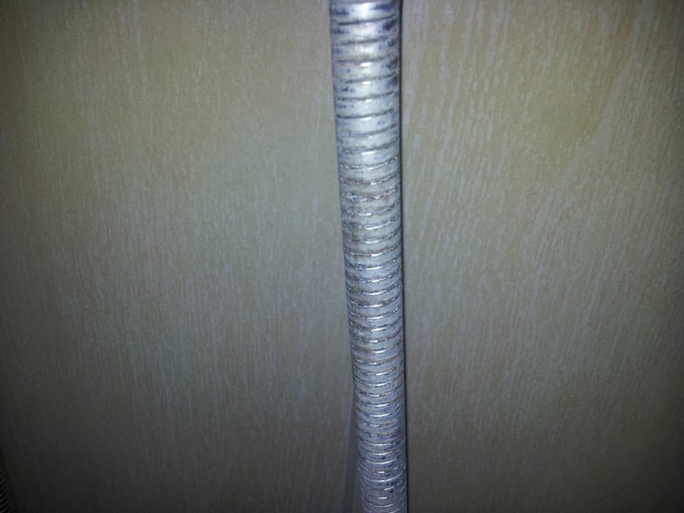 Schimmliger Duschschlauch im Zimmer Caramell Premium Resort