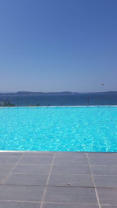 Pool Akrathos Beach Hotel