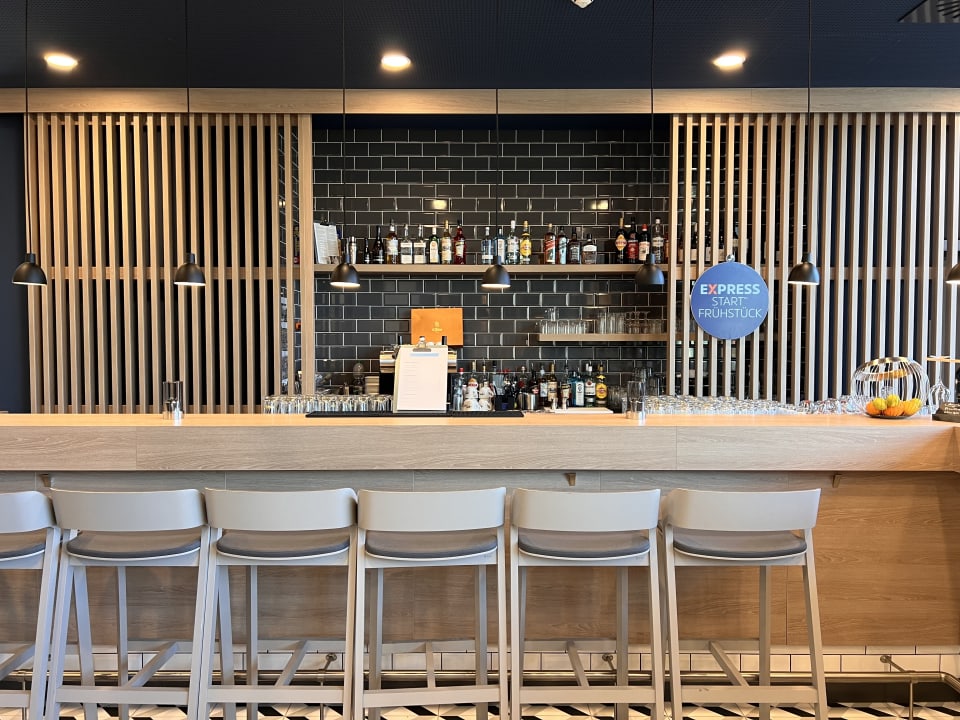 Gastro Holiday Inn Express - Düsseldorf Airport