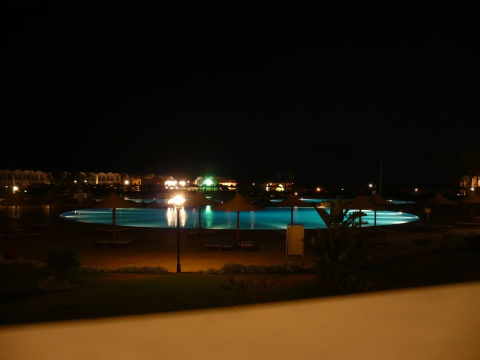 Nachtansicht Pools Hotel Gorgonia Beach Resort