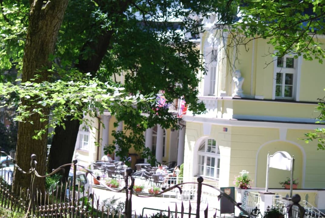 Eingang Hotel Villa Regent