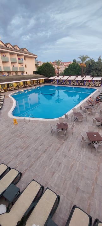 Pool Side Breeze Hotel