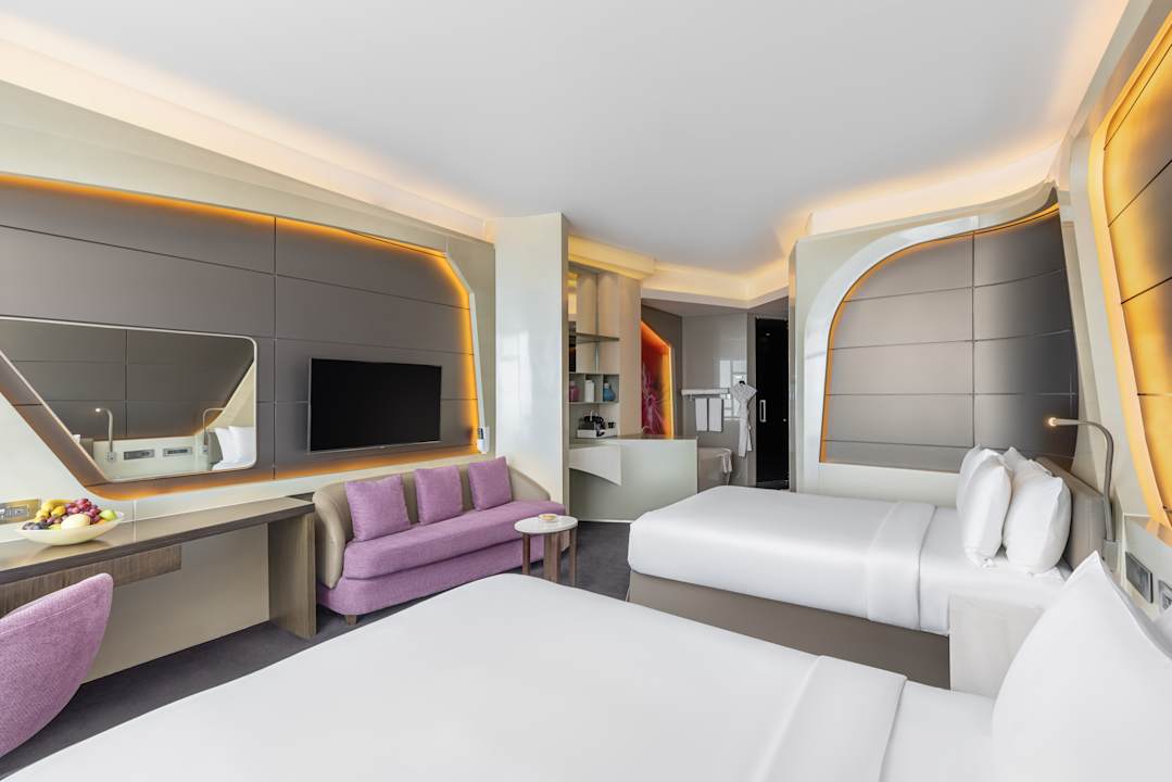 Zimmer V Hotel Dubai, Curio Collection by Hilton