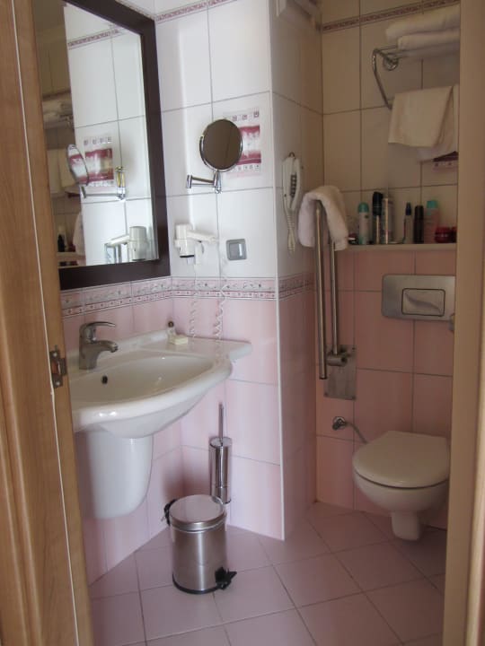 Bad vom Zimmer 6607 behindertengerecht  Alaiye Resort & Spa