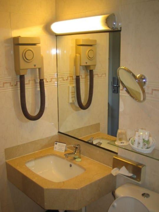 Bad 2 Hotel Plaza Elysées