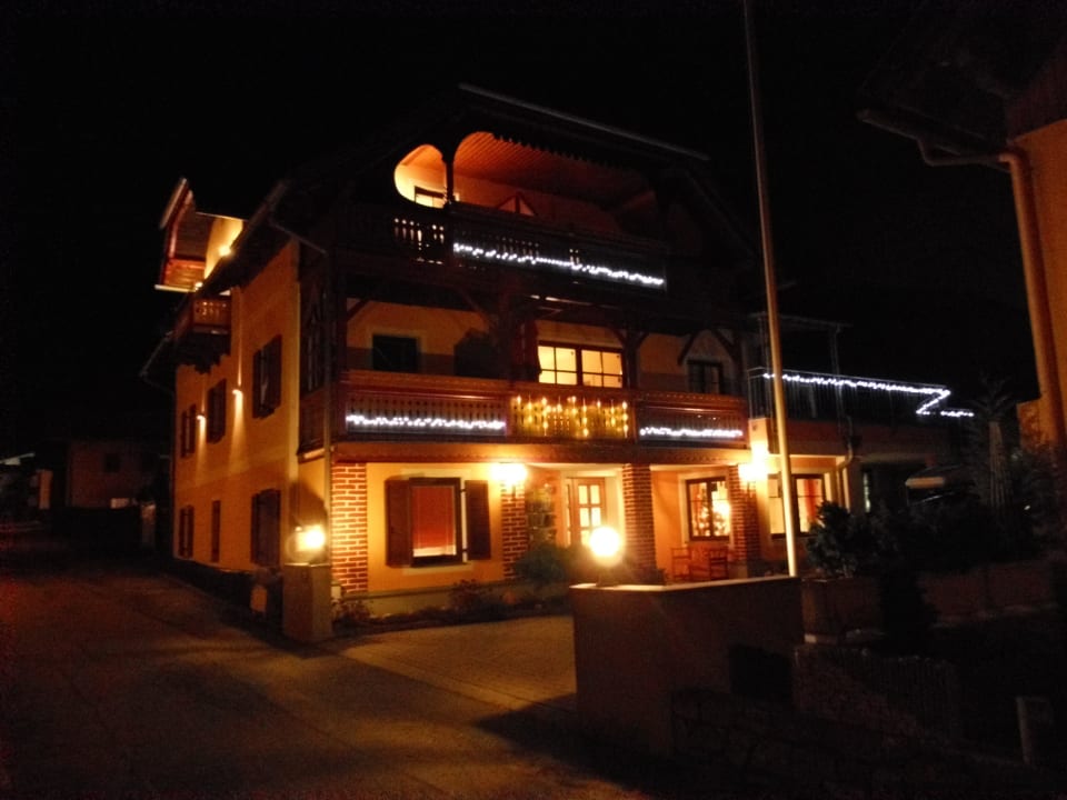 Linder Haus Abends Pension Linder