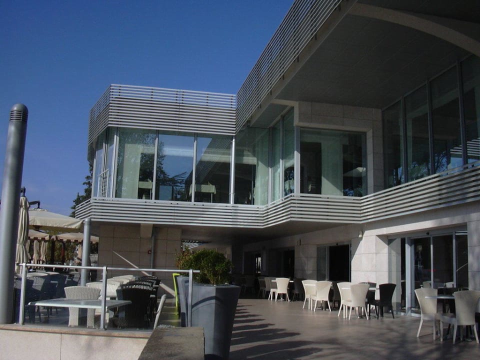 Außenansicht vom Restaurant und Terrasse Maistra Select Belvedere Resort