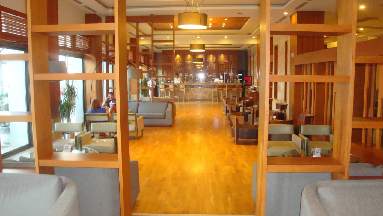 Bar in der Lobby zur Terrasse Sherwood Blue Belek