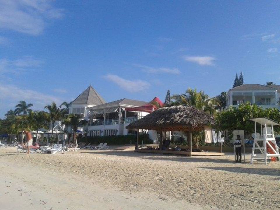 Außenansicht vom Strand aus Azul Beach Resort Negril by Karisma