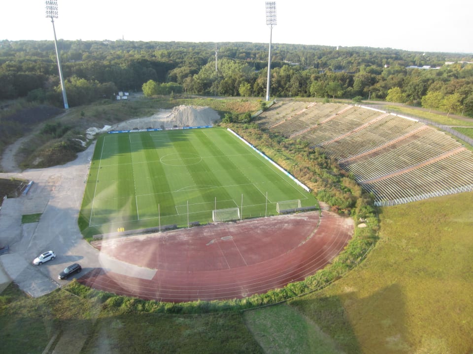 Aussicht vom Fitness-Raum aufs Trainingsstadion stays by friends Gelsenkirchen