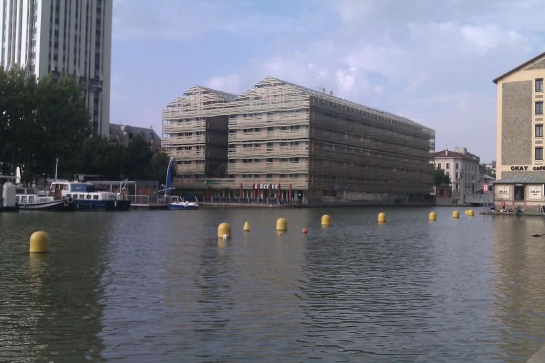 Rückseite Holiday Inn Express Paris Canal de la Villette