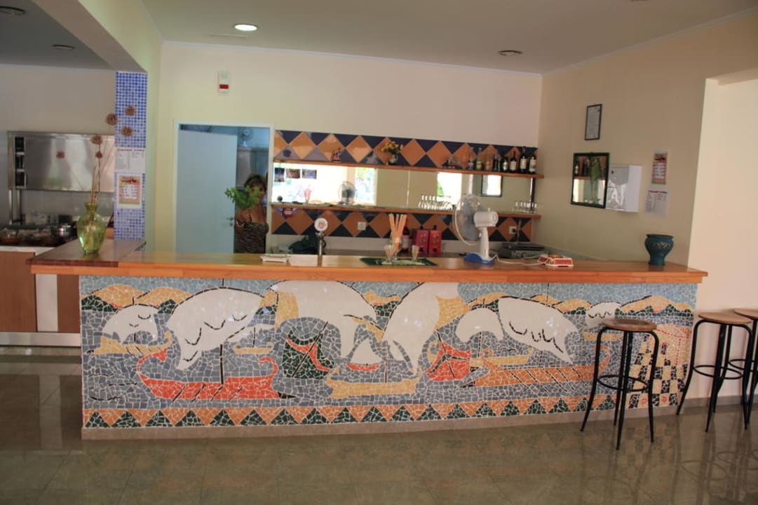 Getränkeausgabe im Speiseraum Ekaterini Hotel