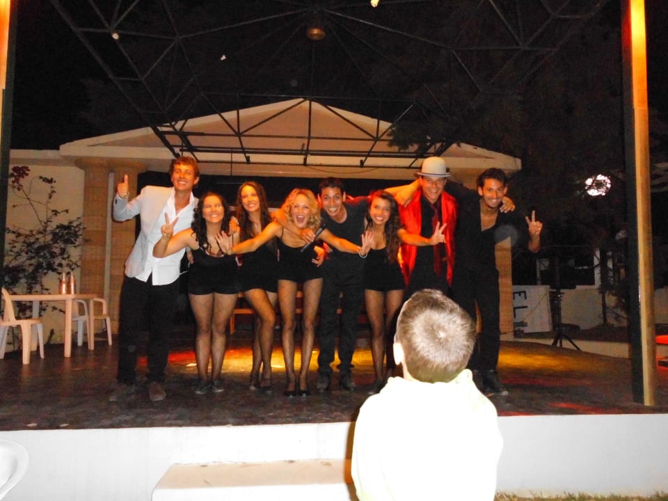 Das Animationsteam nach der Premiere von Moulin Ro Hotel Calypso Beach