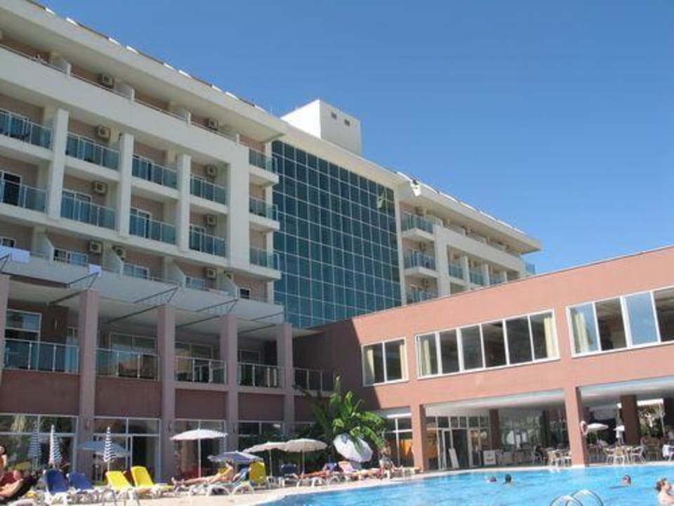 Z przodu Telatiye Resort