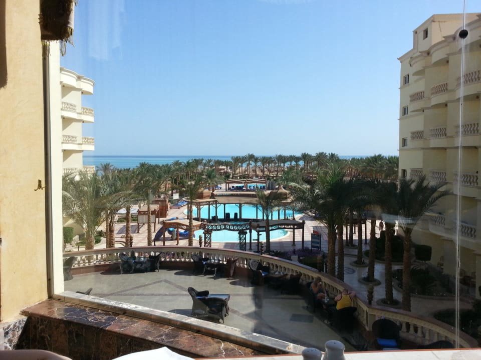 Blick in den Hotelhof Riviera Aqua Park Resort