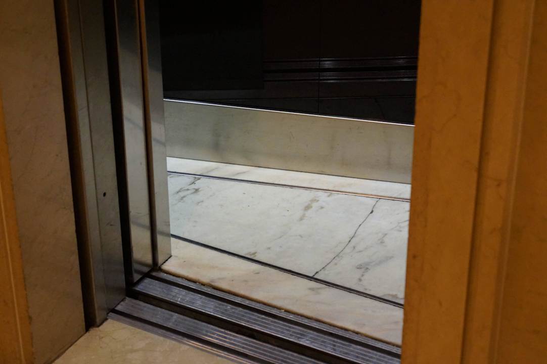 Schmalster Fahrstuhl der Welt Hotel Arosa