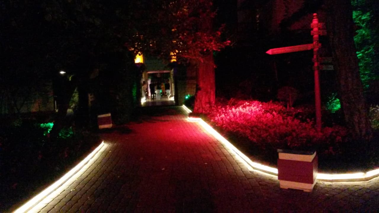 Die Häußer wurden um die Bäume gebaut Ulusoy Kemer Holiday Club