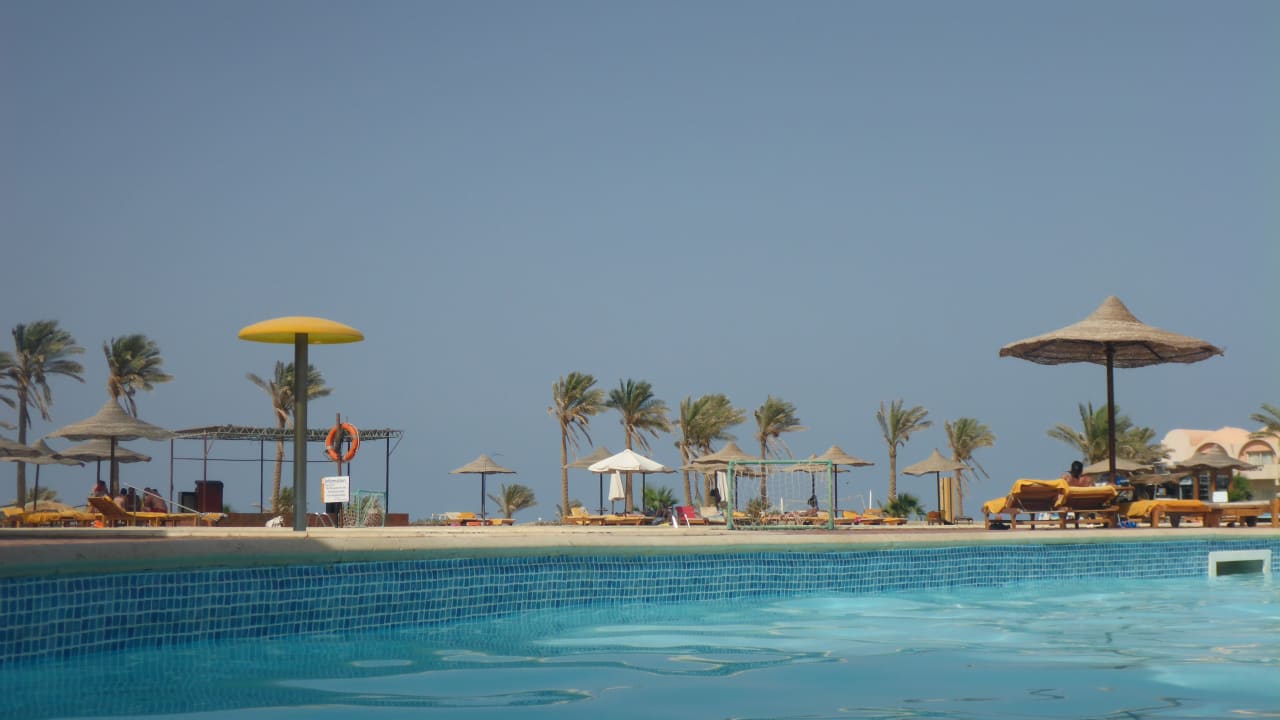 Blick aus dem Hauptpool Three Corners Sea Beach Resort