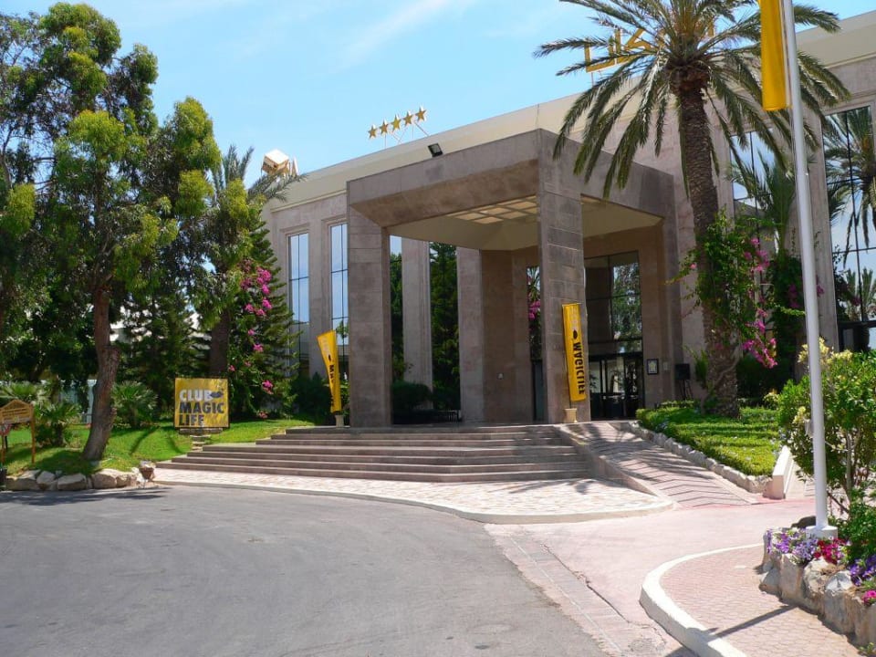 Hotel enterence TUI MAGIC LIFE Africana