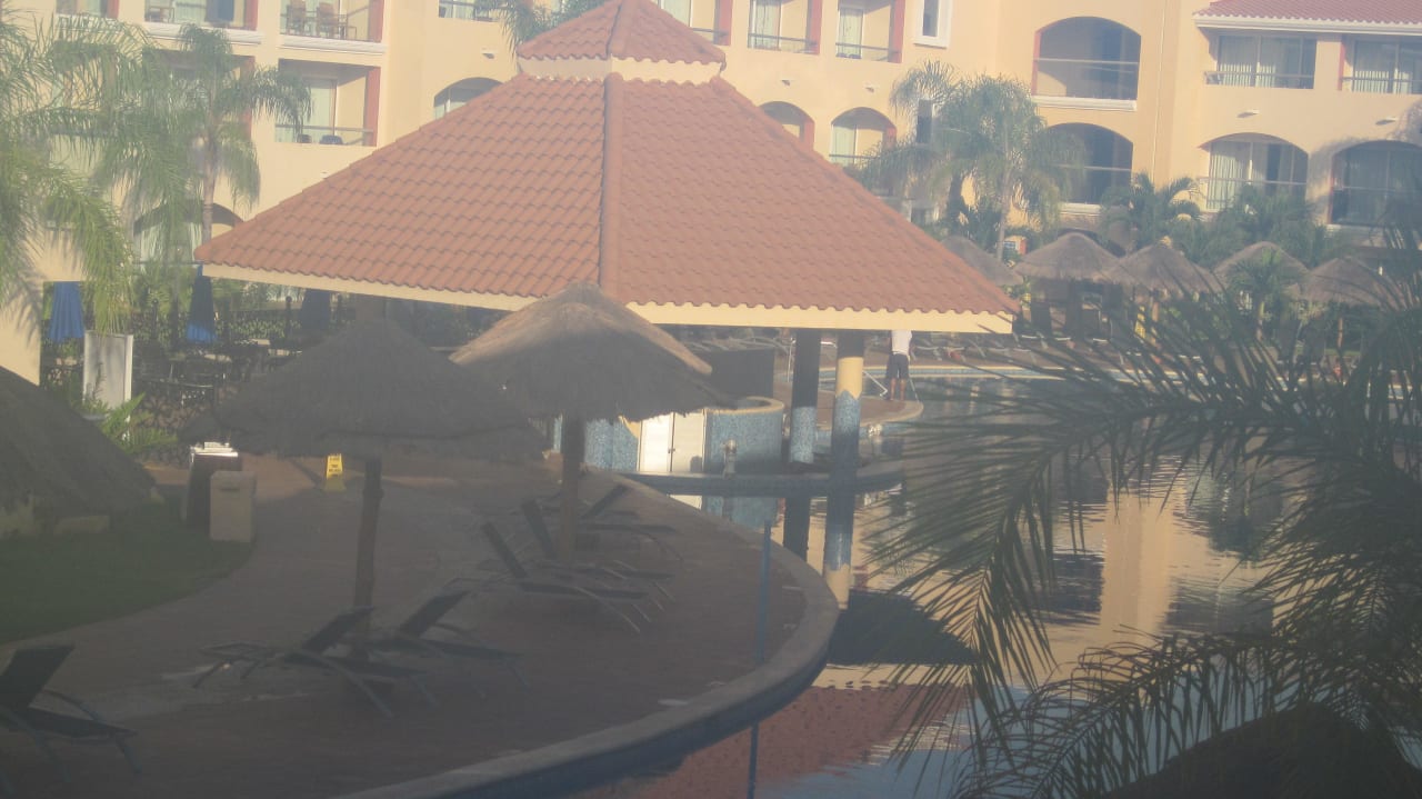 Poolbar Select Sandos Playacar Beach Resort