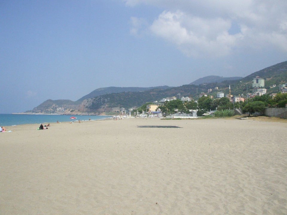 Strand gegenüber dem Hotel Kleopatra Celine Hotel