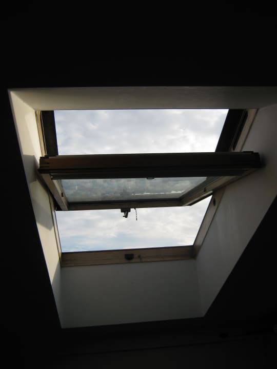 Einzigstes Dach-Fenster Hotel Inturprag