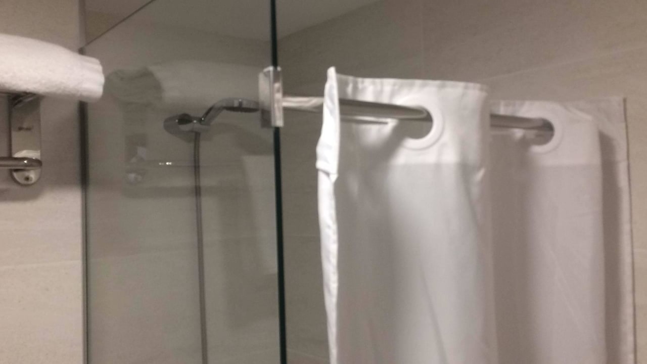 Glasdusche mit Vorhang Hotel Vista Odin