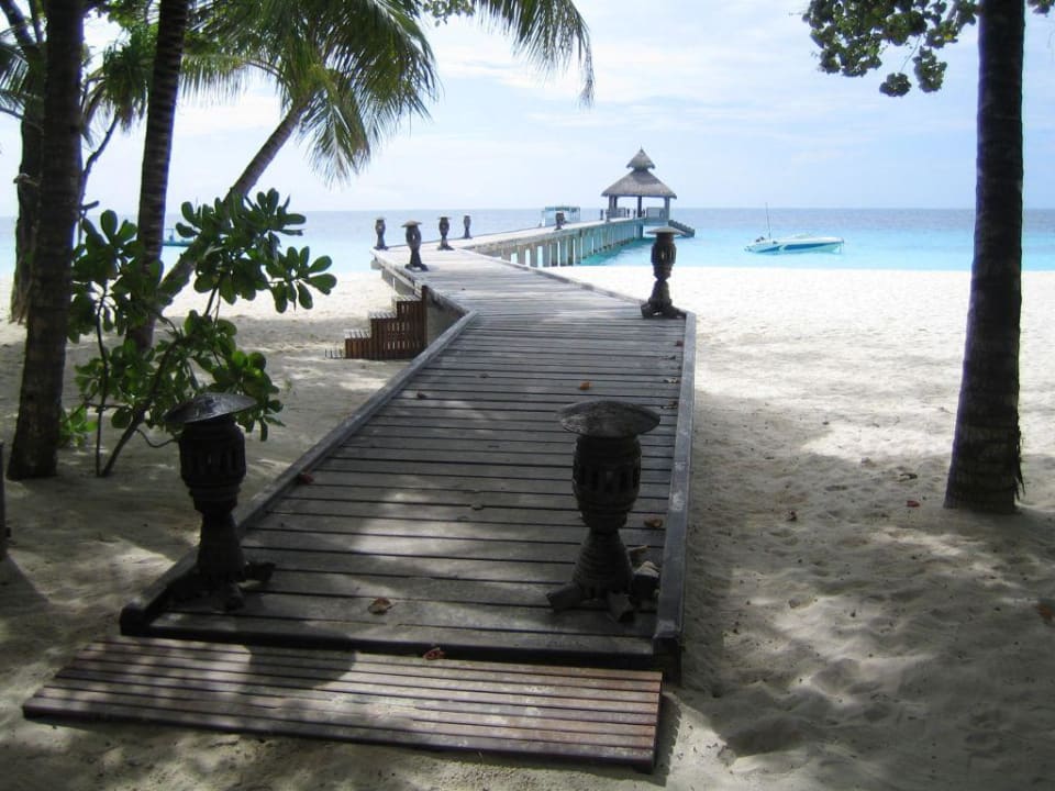 Bootsteg bei Ankunft NH Collection Maldives Reethi Resort