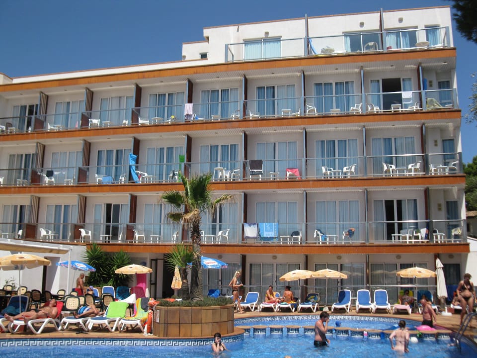 Ausblick / Poolanlage Hotel Clumba