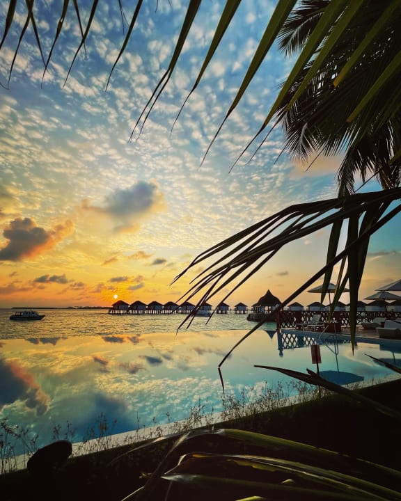 Pool Thulhagiri Island Resort