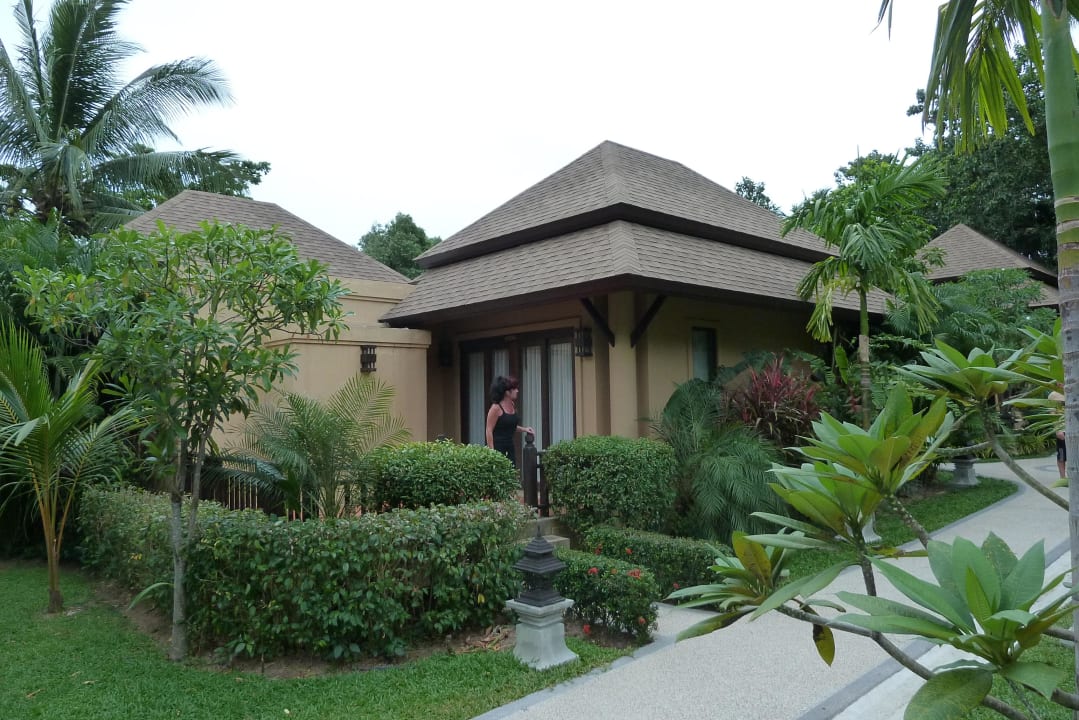 Unser Bungalow vom Garten her The Fair House Beach Resort