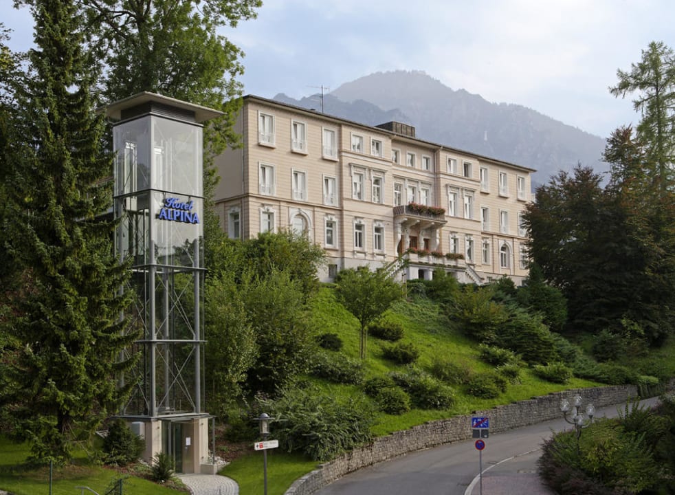 Aussenansicht mit Aufzug Hotel Alpina Bad Reichenhall