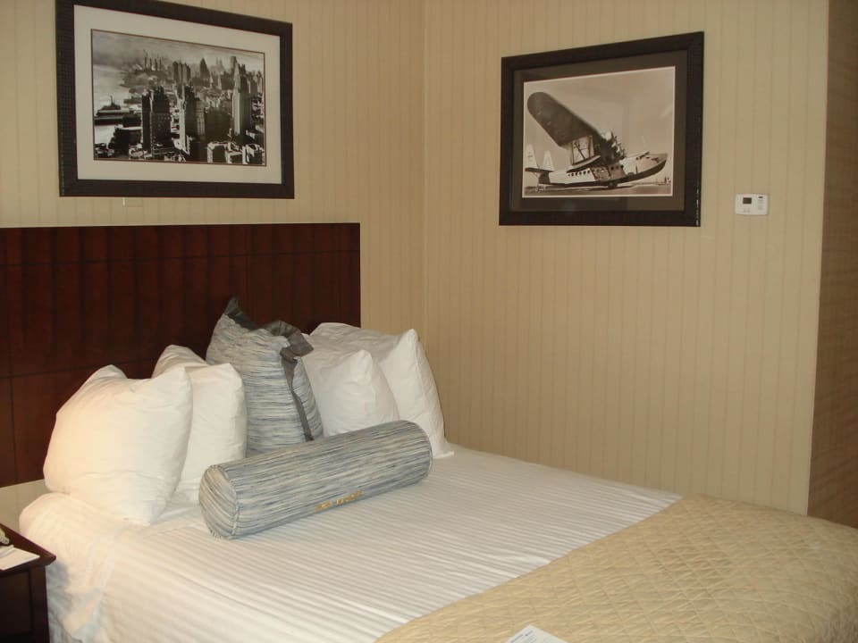 Eins der zwei Doppelbetten Hotel Wyndham Garden Newark Airport