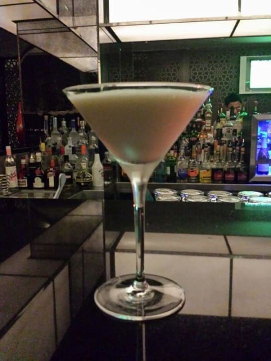 Cocktail in der Bar des italienischen Restaurant Shangri-La Barr Al Jissah Resort & Spa - Al Bandar Hotel