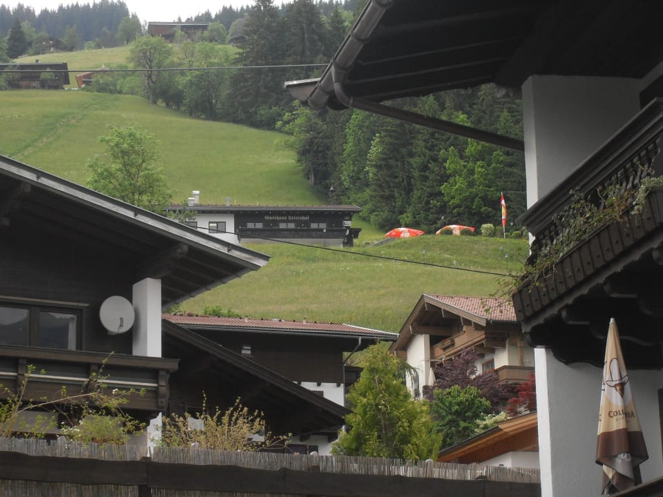 Blick zum nahegelegen Restaurante Gästehaus Sonnberg