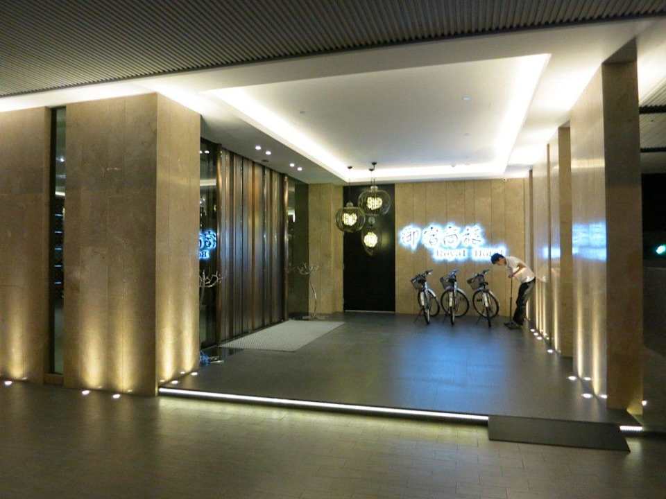 Hoteleingang Royal Group Hotel Minghua Branch