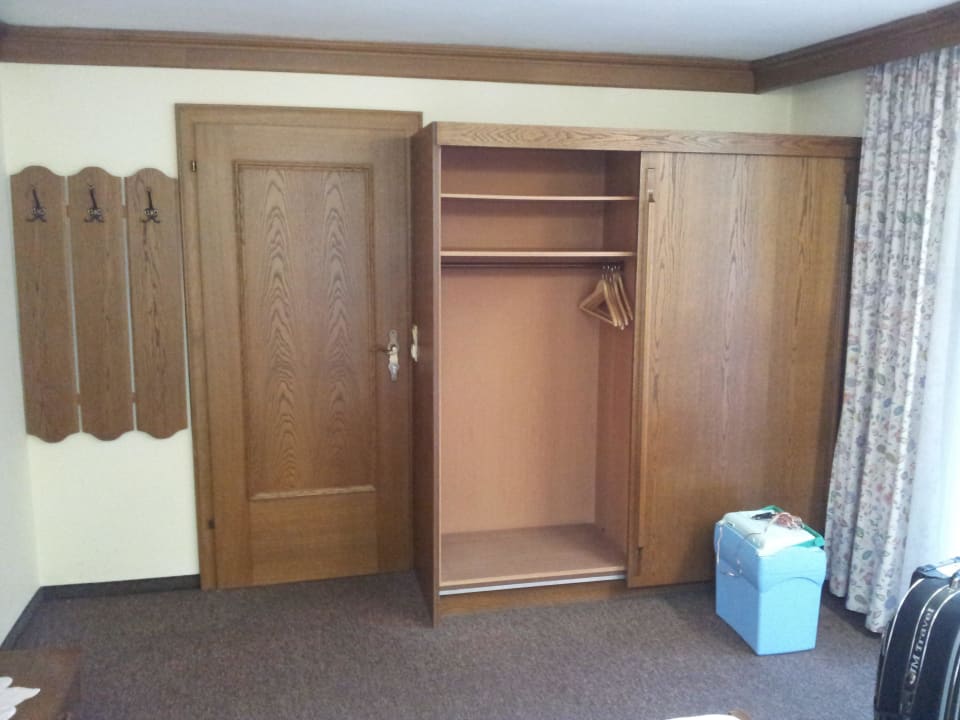 Schrank, Eingangstür Pension Gletscherblick